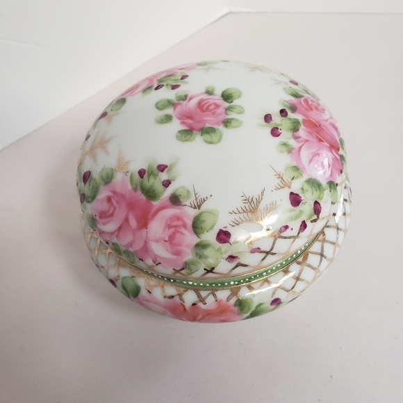 Handpainted Nippon Moriage Dresser Jar Trinket Dish Footed Cabbage Roses - Picture 2 of 7